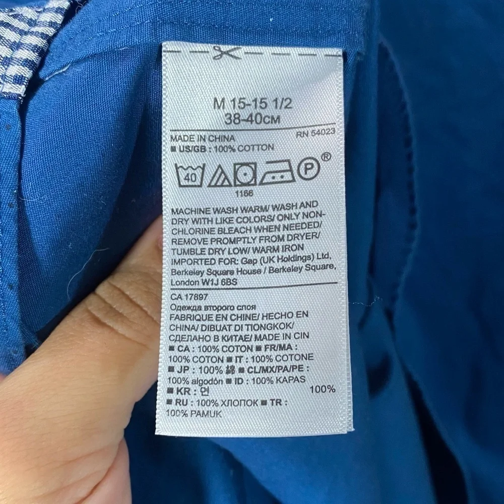 Banana Republic non-iron Camden fit blue polka dot button up size M